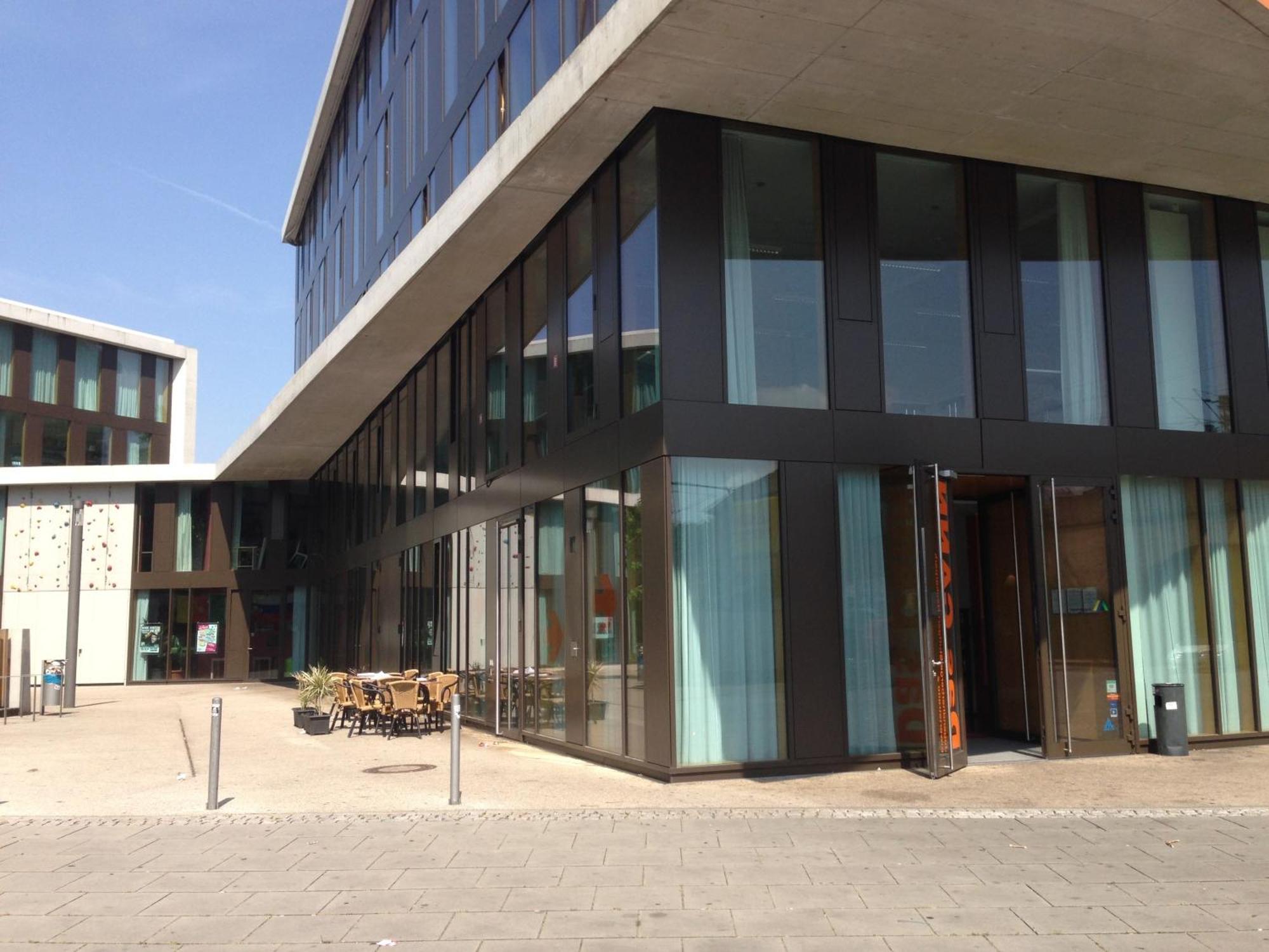Jugendherberge Stuttgart Neckarpark Екстериор снимка